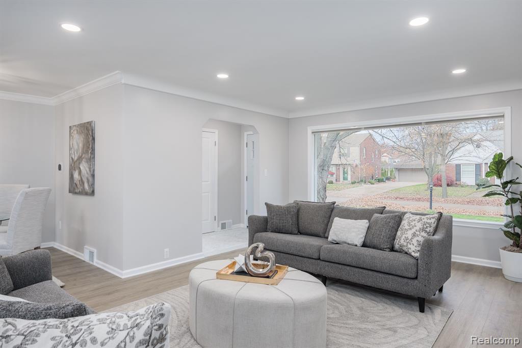 1337 Torrey Road Grosse Pointe Woods, MI 48236 - Photo 7 of 31