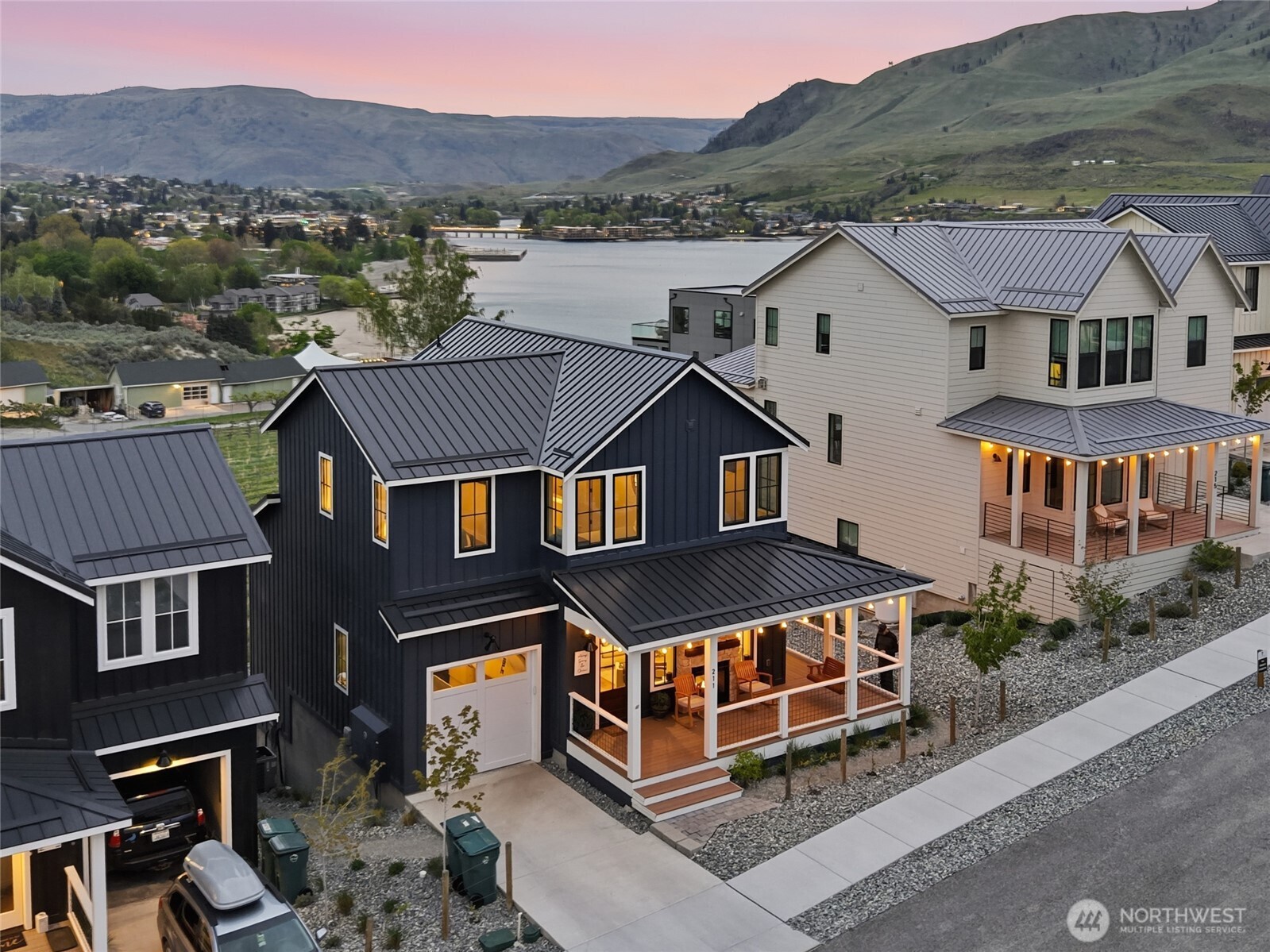 211 Bluebell Lane Chelan, WA 98816 - Photo 2 of 40