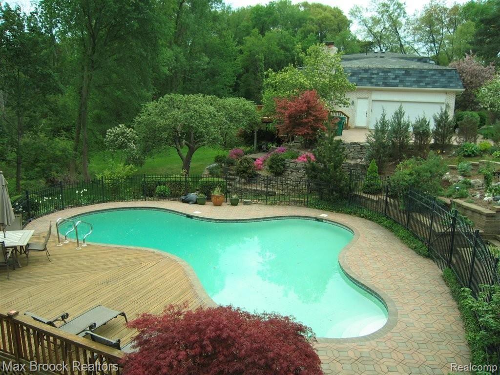5349 Aintree Road Rochester, MI 48306 - Photo 4 of 18 Beautiful setting.JPG