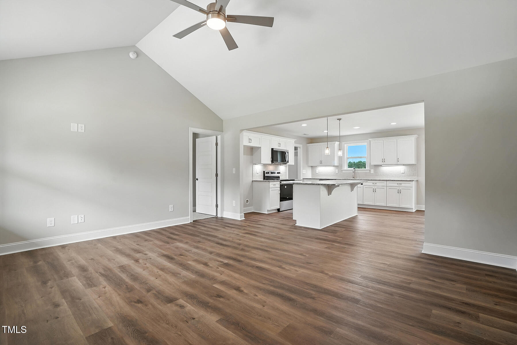 8728 Green Path Road Dunn, NC 28334 - Photo 5 of 30 Living Room