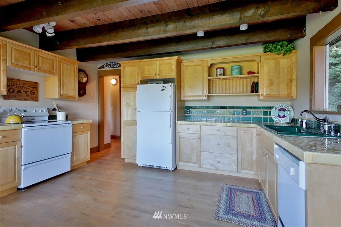 4642 Saratoga Road Langley, WA 98260 - Photo 11 of 40 Gallery Image 11