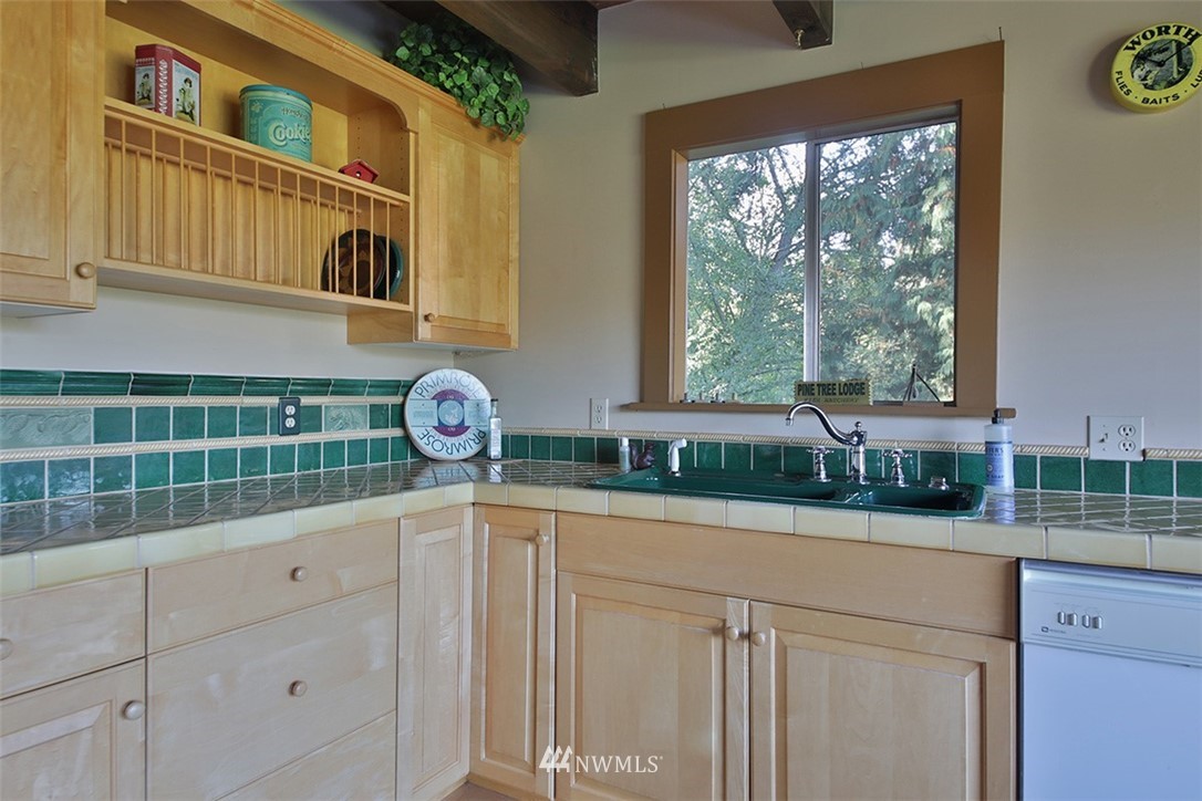 4642 Saratoga Road Langley, WA 98260 - Photo 12 of 40 Gallery Image 12