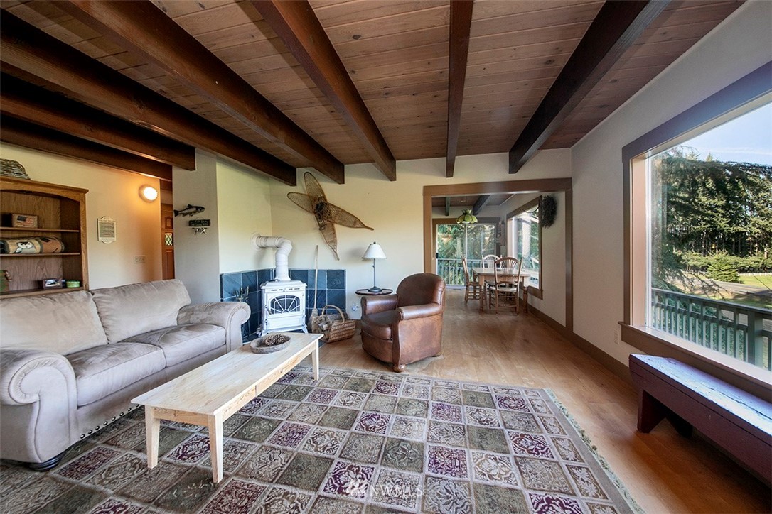 4642 Saratoga Road Langley, WA 98260 - Photo 6 of 40 Gallery Image 6