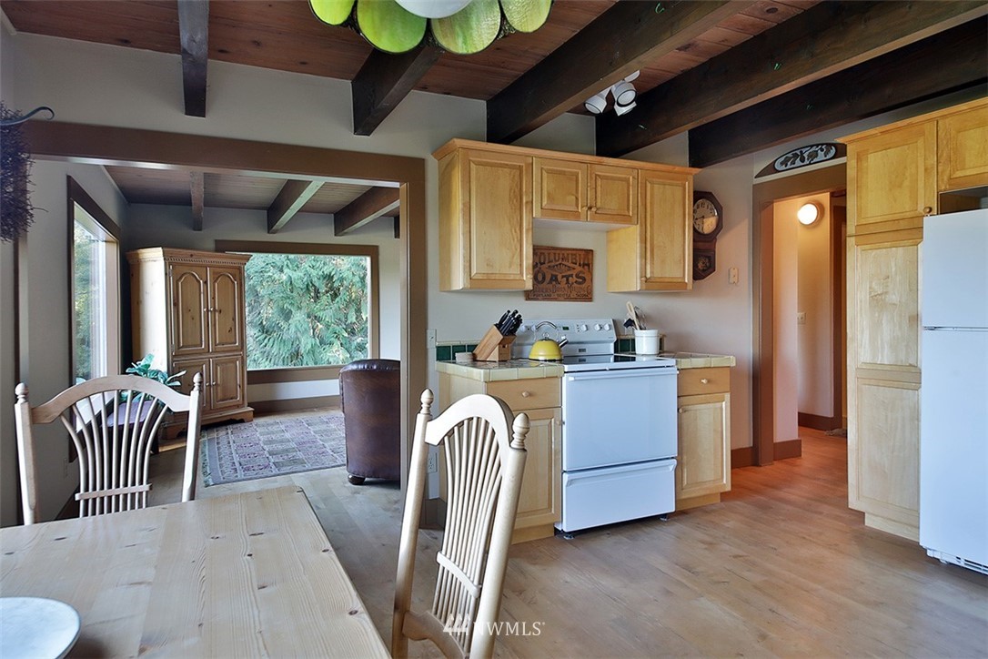 4642 Saratoga Road Langley, WA 98260 - Photo 10 of 40 Gallery Image 10