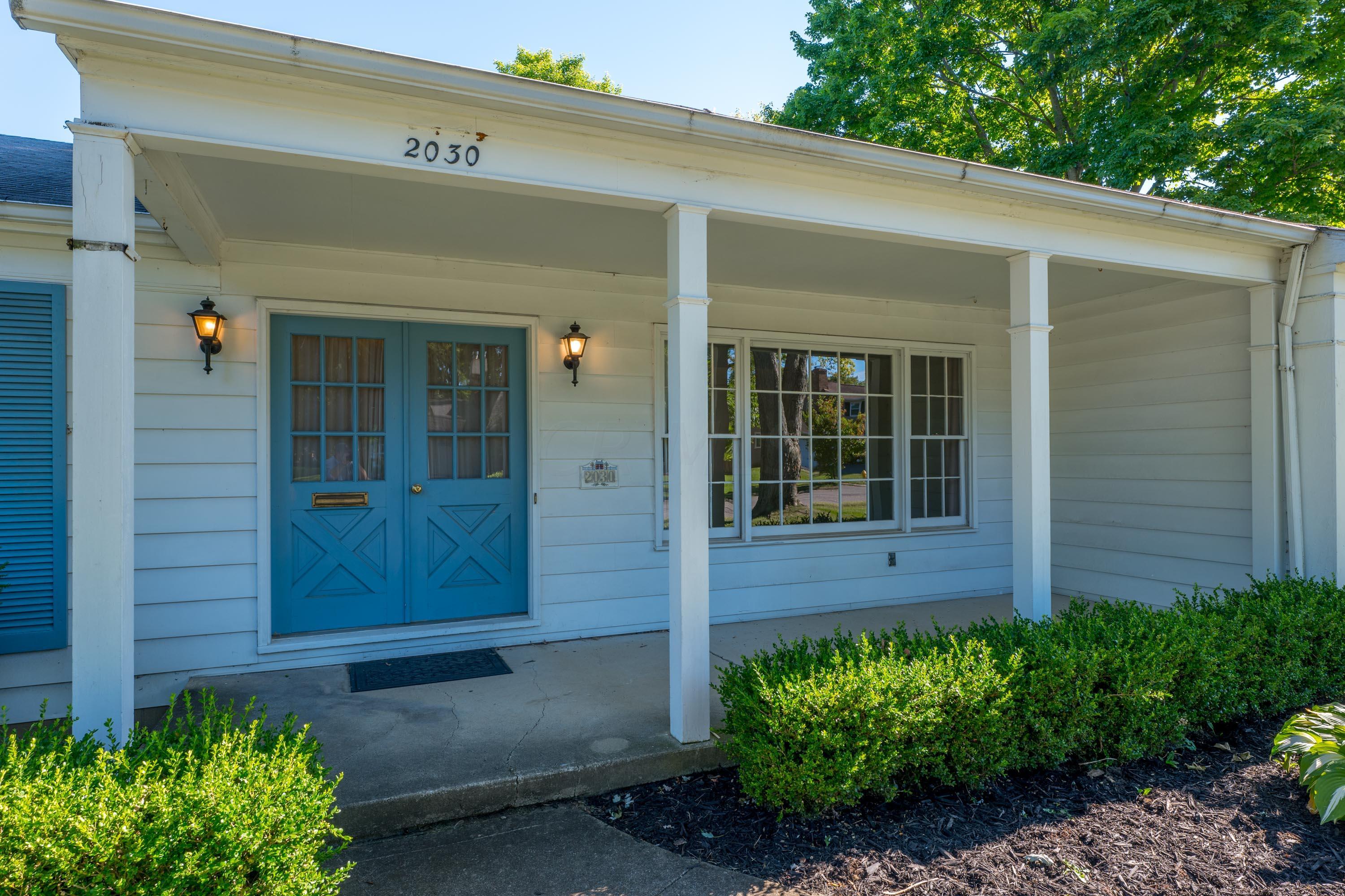 2030 Hythe Road Columbus, OH 43220 - Photo 2 of 51 004P1657480