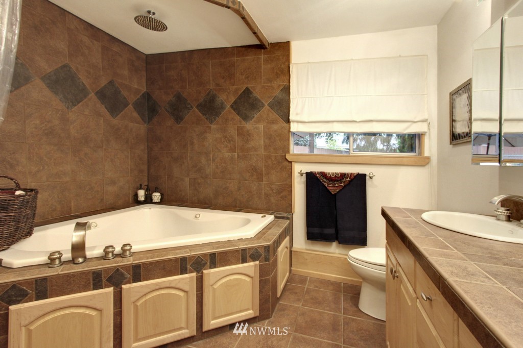 407 220th Street Southwest Bothell, WA 98021 - Photo 14 of 16