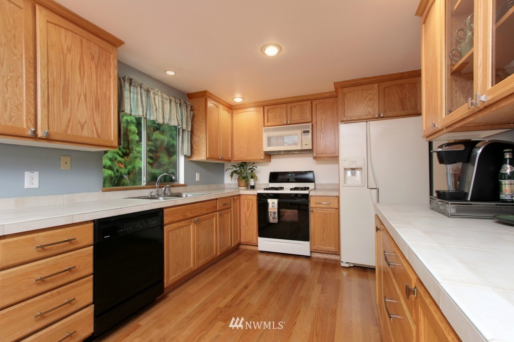 407 220th Street Southwest Bothell, WA 98021 - Photo 6 of 16