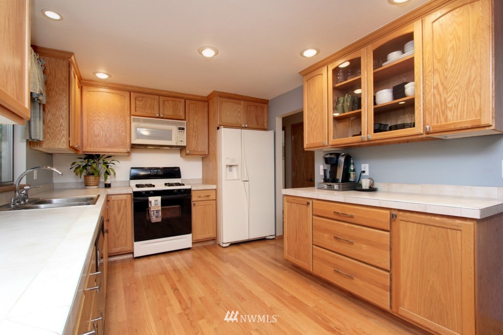 407 220th Street Southwest Bothell, WA 98021 - Photo 7 of 16