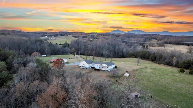 $945,000 | 1962 McDaniel Road, Bedford, VA 24523