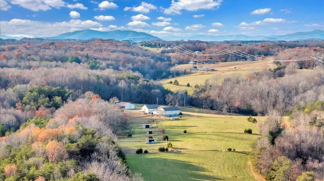 $945,000 | 1962 McDaniel Road, Bedford, VA 24523