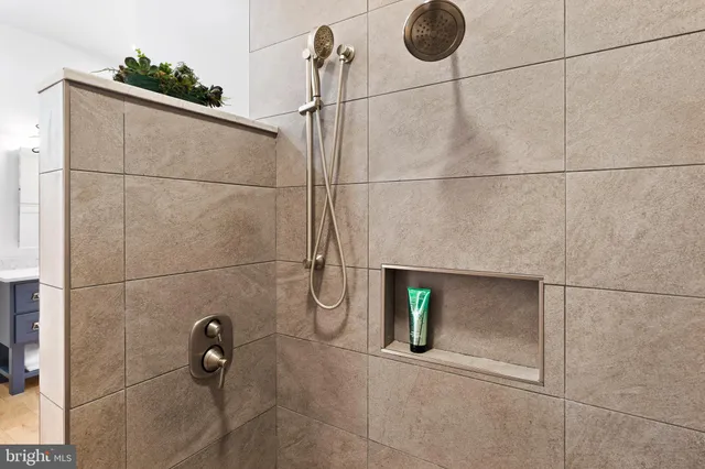 a view of a livingroom with furniture and a ceiling fan