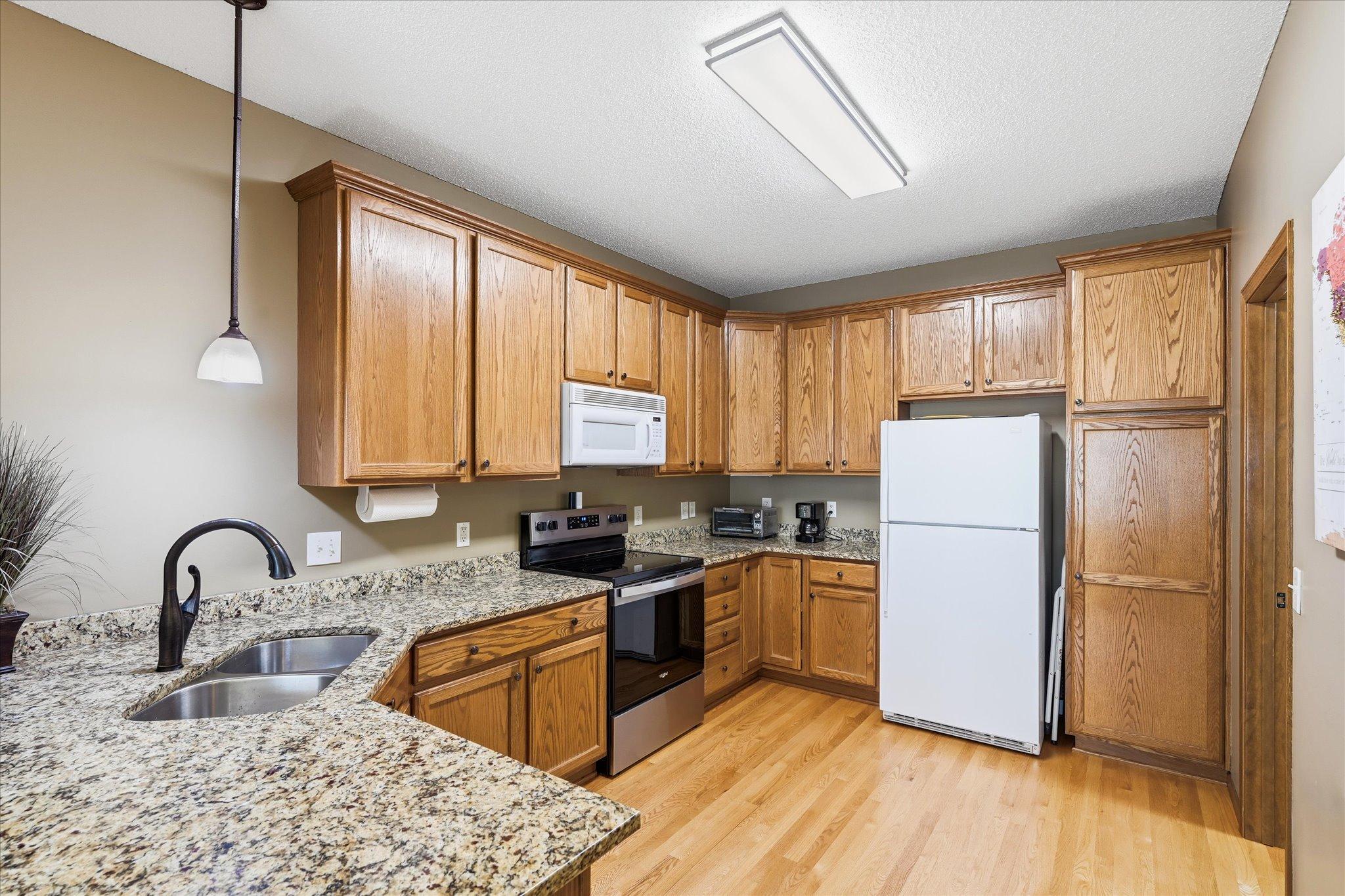 2446 Autumn Ridge Court Chanhassen, MN 55317 - Photo 11 of 28