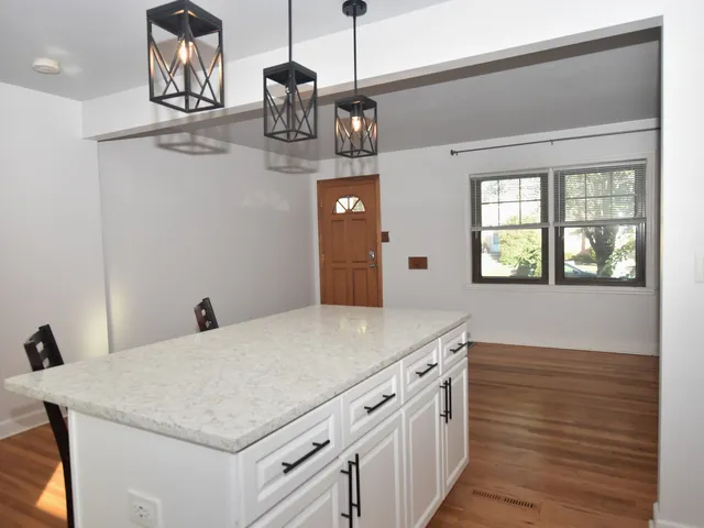 $1,900 | 5153 West 64th Place, Chicago, IL 60638