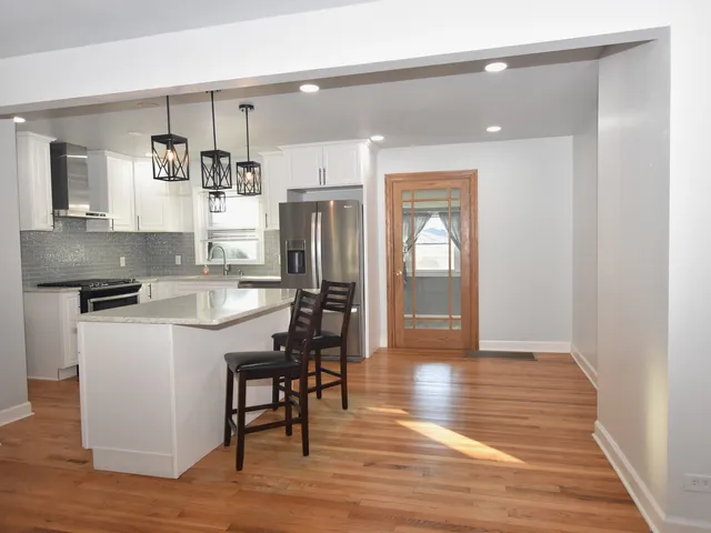 $1,900 | 5153 West 64th Place, Chicago, IL 60638