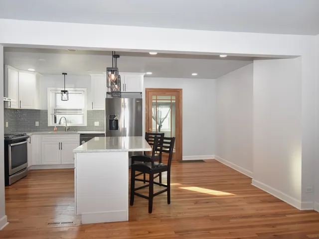 $1,900 | 5153 West 64th Place, Chicago, IL 60638