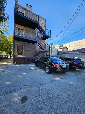 $3,200 | 901 North Francisco Avenue, Unit 1R, Chicago, IL 60622