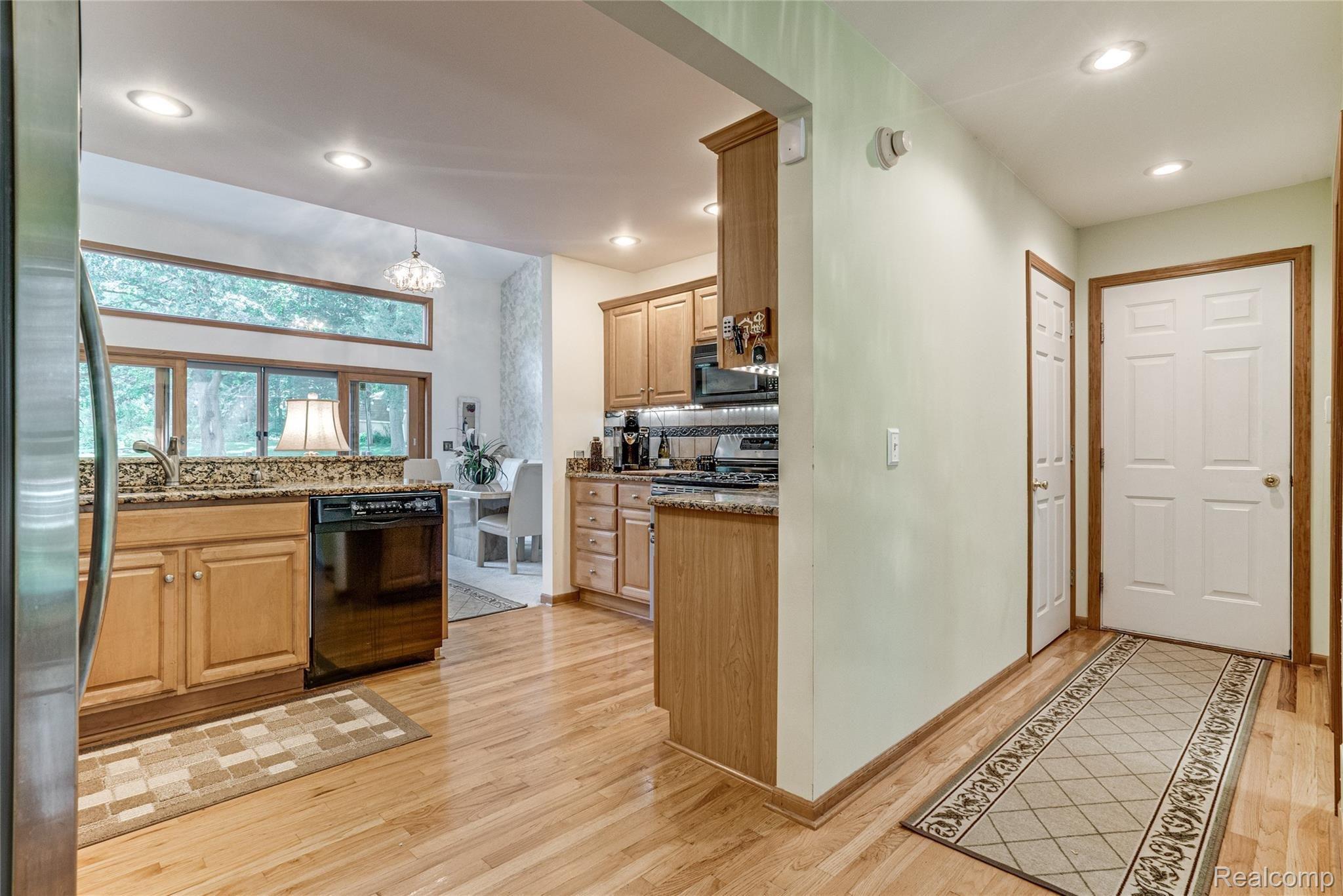 8249 Chambers Road Pinckney, MI 48169 - Photo 23 of 59 Interiors (20 of 36).jpg