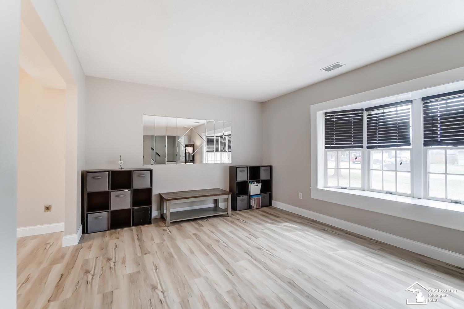 2196 Devonshire Street Temperance, MI 48182 - Photo 6 of 39 50104169-5.JPG