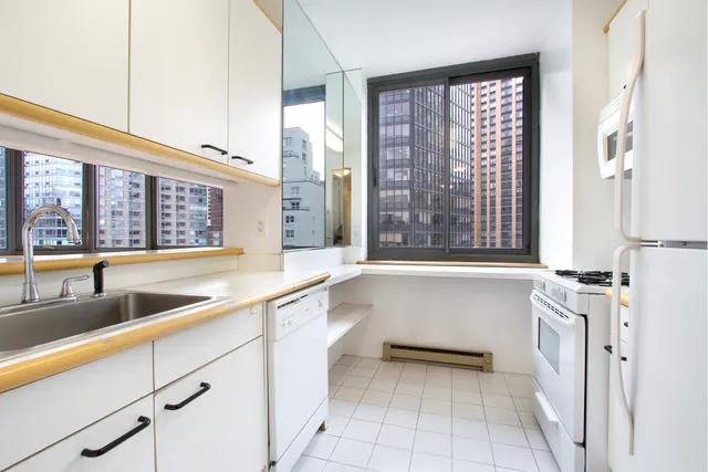 $2,375,000 | 2000 Broadway, Unit 11F | Upper West Side