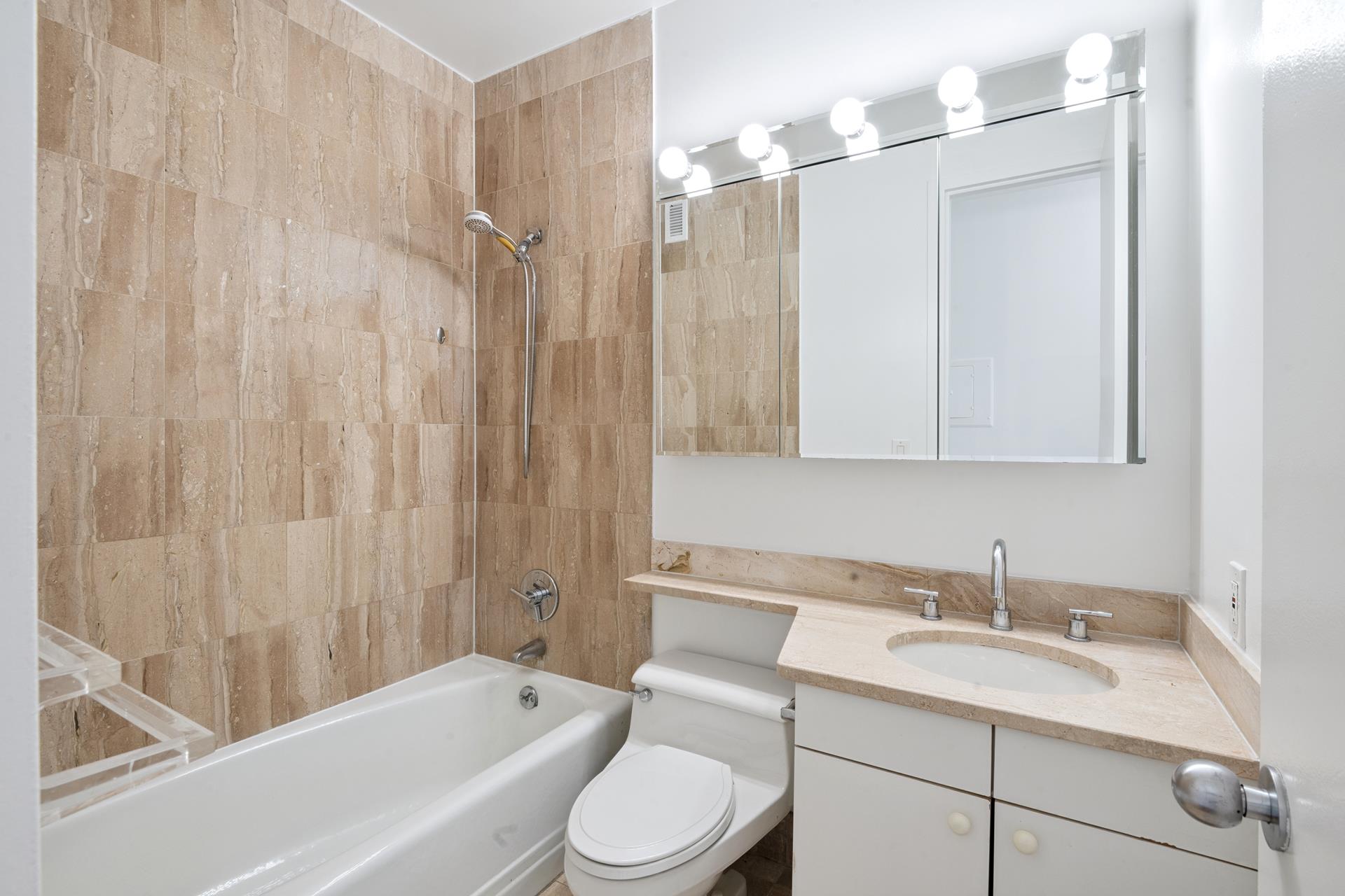 2000 Broadway, Unit 11F Manhattan, NY 10023 - Photo 8 of 13