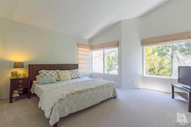560 Fairfield Road Simi Valley, CA 93065 - Photo 4 of 32 a bedroom with a bed furniture and a window