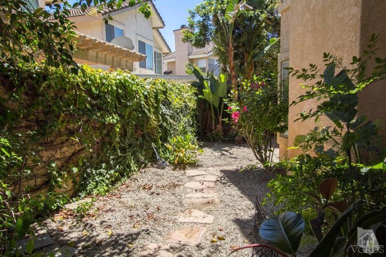 560 Fairfield Road Simi Valley, CA 93065 - Photo 31 of 32 a view of a garden with plants