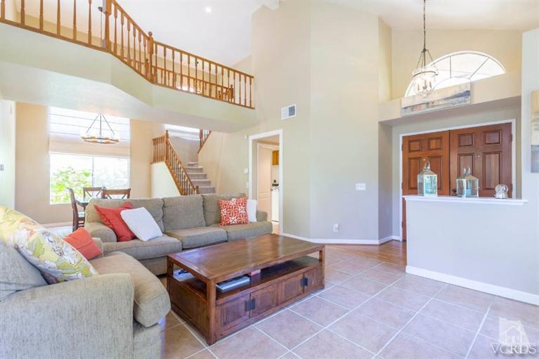 560 Fairfield Road Simi Valley, CA 93065 - Photo 7 of 32 a living room with furniture