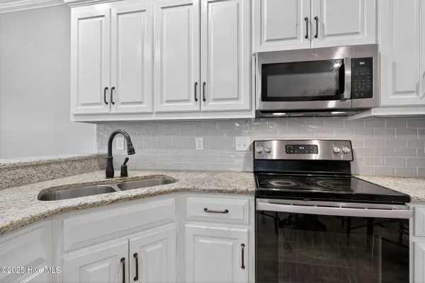 $565,000 | 4915 Country Club Drive North, Wilson, NC 27896