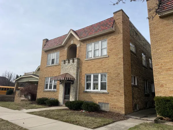 $1,025 | 4625 South Lake Drive, Cudahy, WI 53110