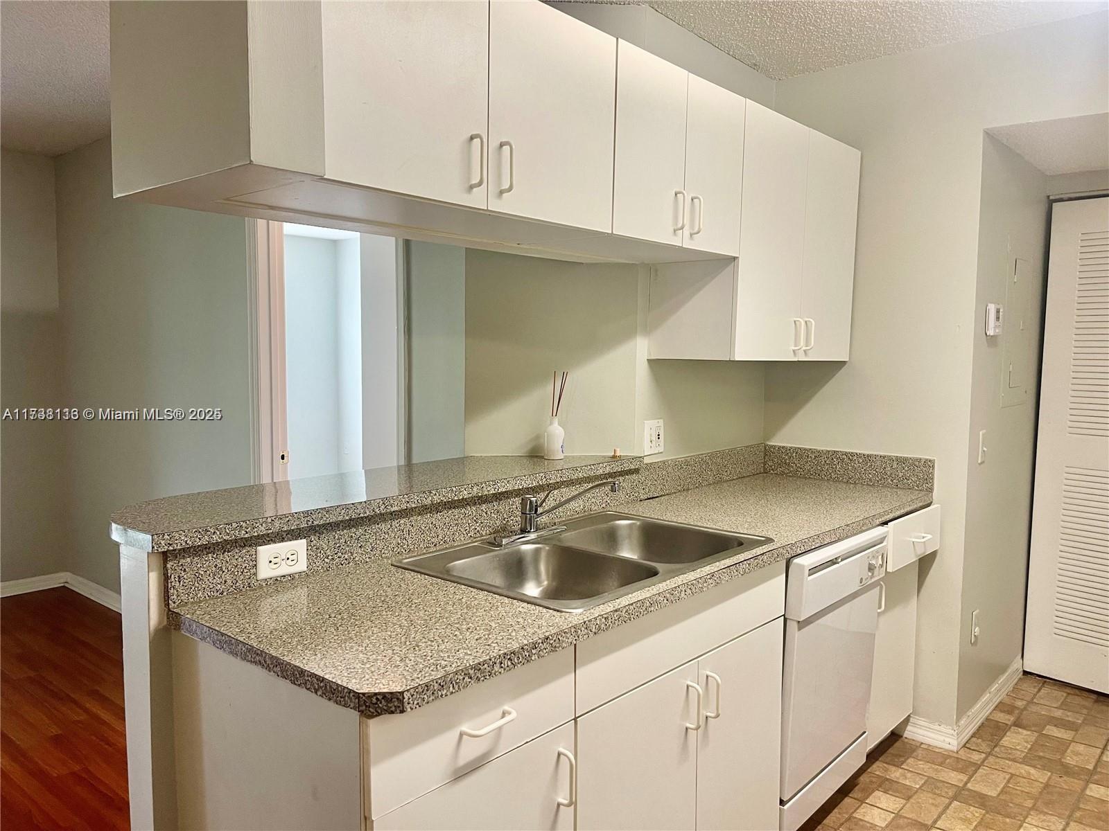 410 South Park Road, Unit 1308 Hollywood, FL 33021 - Photo 4 of 11 Gallery Image 4