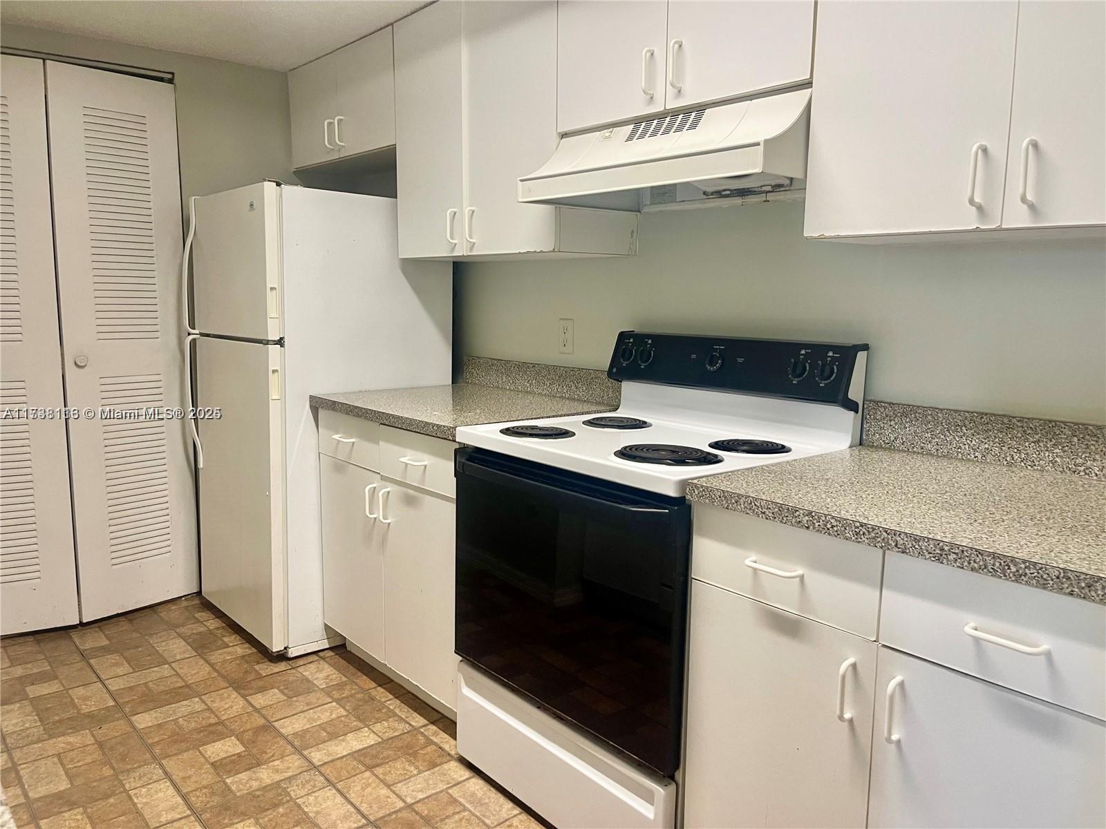 410 South Park Road, Unit 1308 Hollywood, FL 33021 - Photo 5 of 11 Gallery Image 5