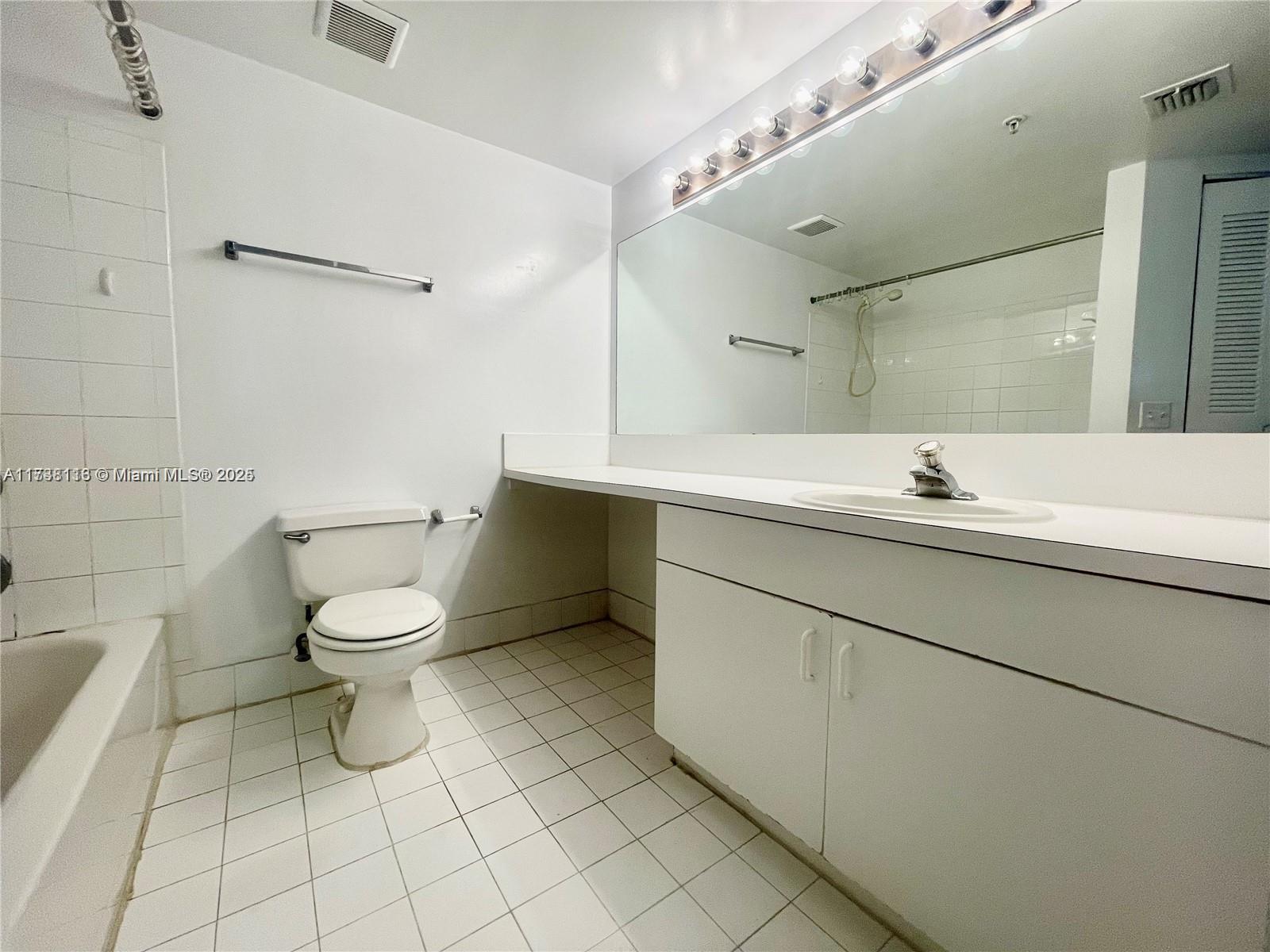 410 South Park Road, Unit 1308 Hollywood, FL 33021 - Photo 8 of 11 Gallery Image 8