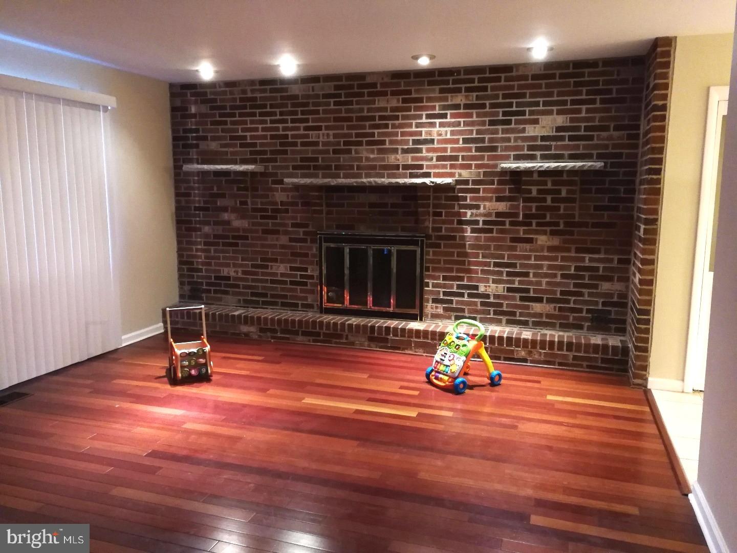 12513 Fedor Road Philadelphia, PA 19154 - Photo 6 of 21 Fireplace