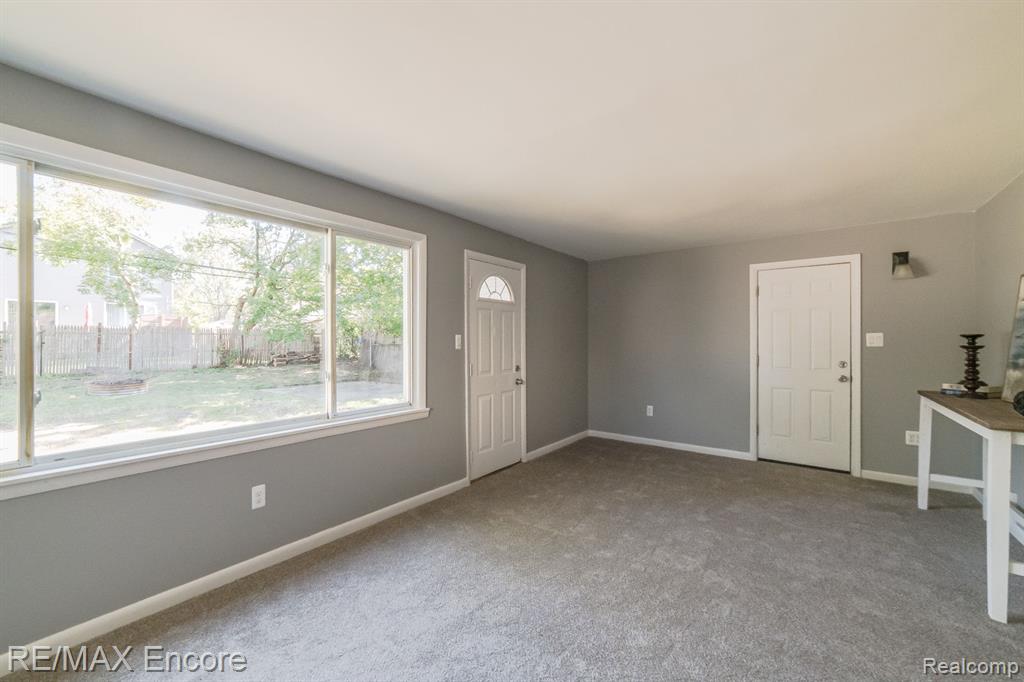 435 Rivard Boulevard Waterford, MI 48327 - Photo 26 of 37