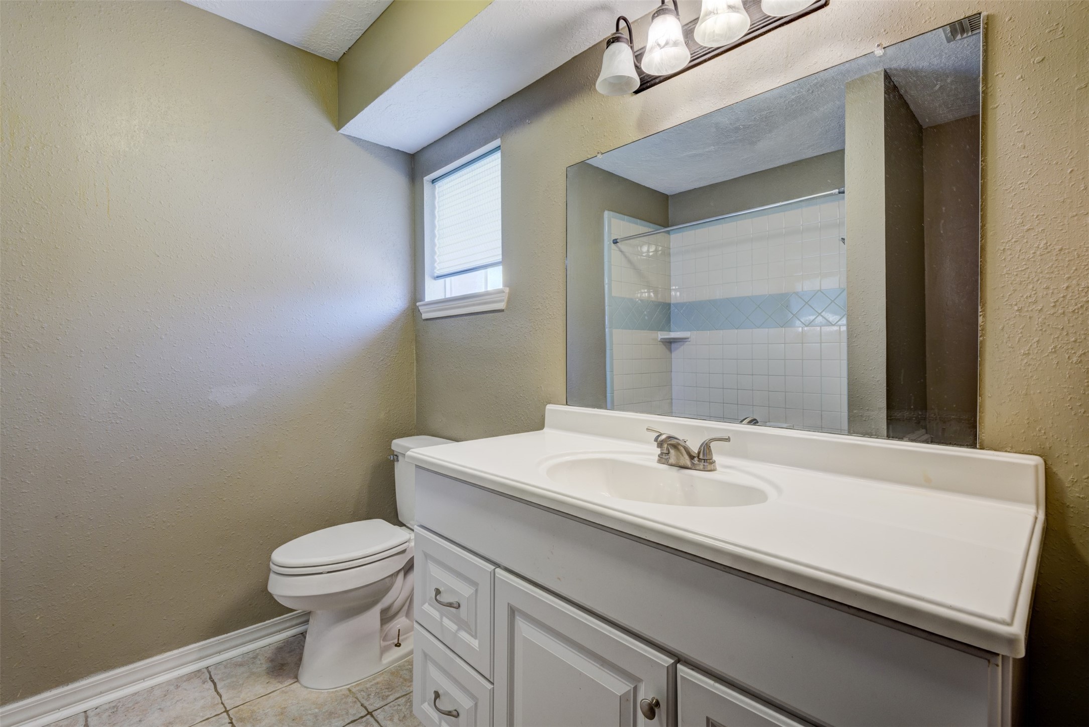 6502 Inverness Way Pasadena, TX 77505 - Photo 22 of 31 2nd bath