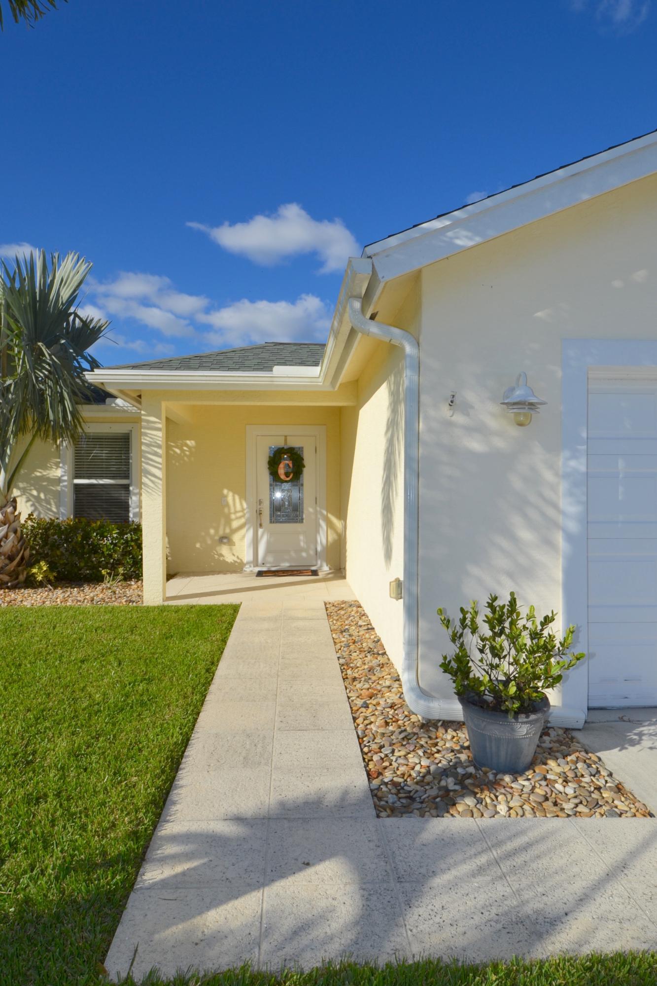 2439 Southwest Riviera Road Stuart, FL 34997 - Photo 2 of 72 Front of home