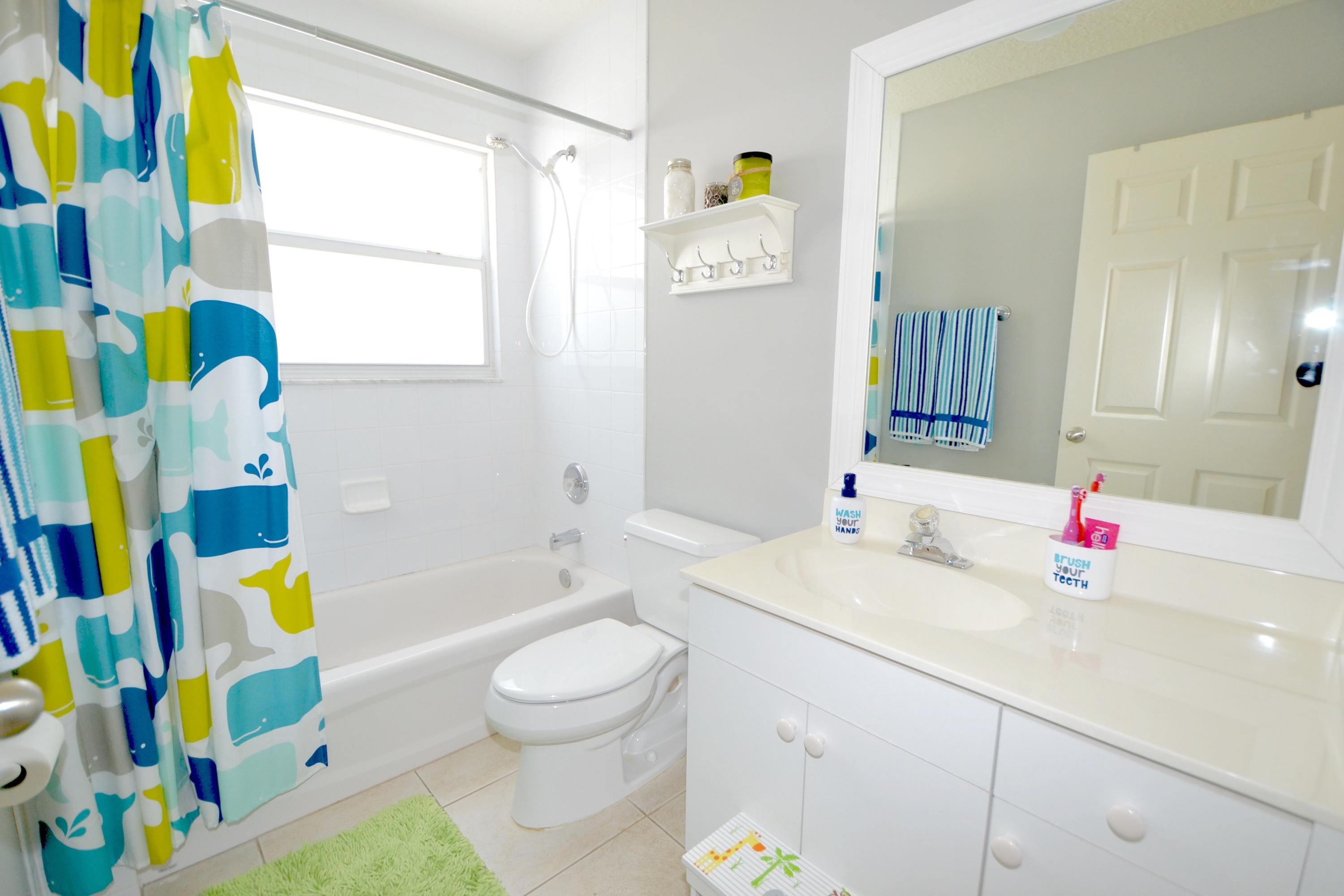 2439 Southwest Riviera Road Stuart, FL 34997 - Photo 29 of 72 Guest Bathroom