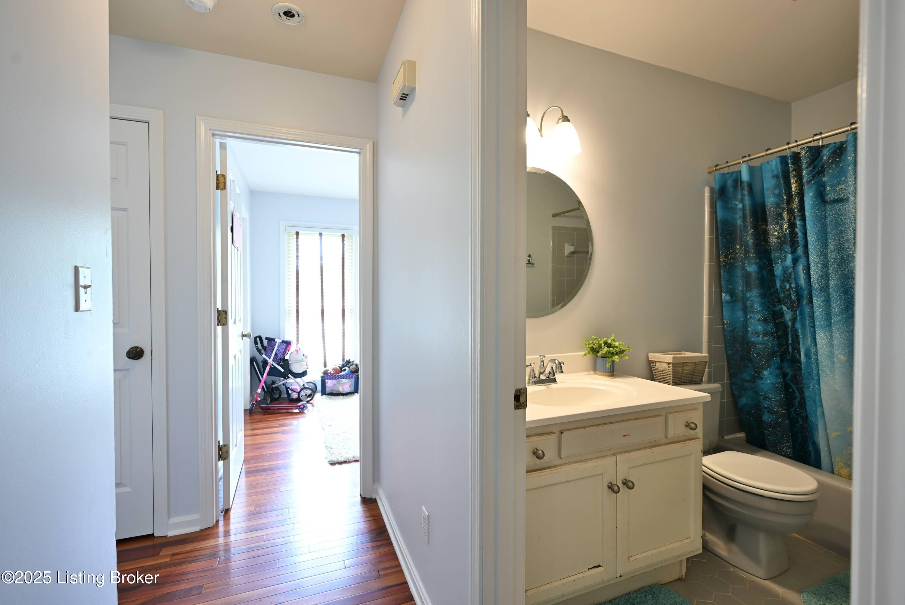 2813 Dandor Road Louisville, KY 40220 - Photo 22 of 30 Full Bath