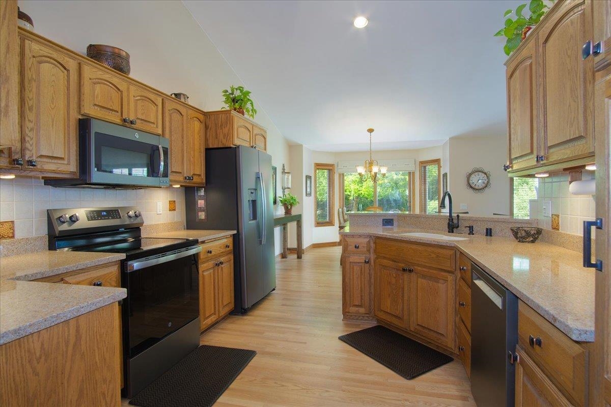 2308 Dynes Way Sun Prairie, WI 53590 - Photo 5 of 69