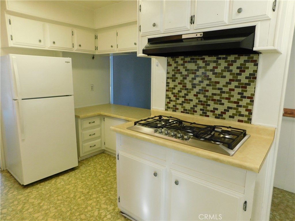 10675 Bryant Street, Unit 112 Yucaipa, CA 92399 - Photo 20 of 49 a stove top oven sitting inside of a kitchen