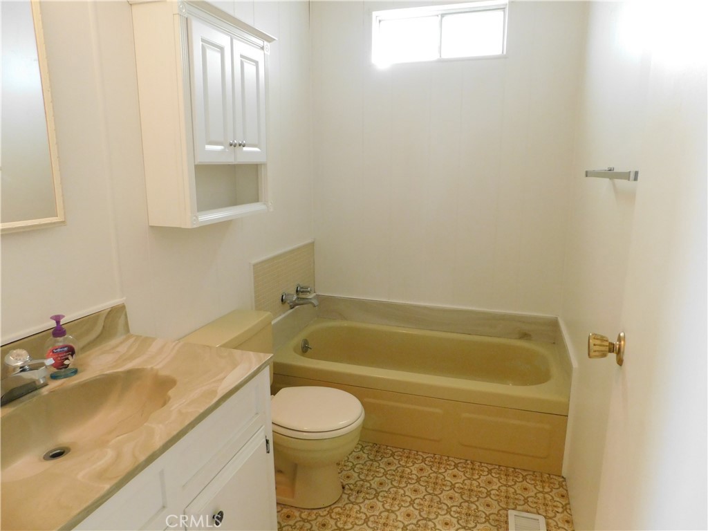 10675 Bryant Street, Unit 112 Yucaipa, CA 92399 - Photo 40 of 49 a bathroom with a sink and a bathtub