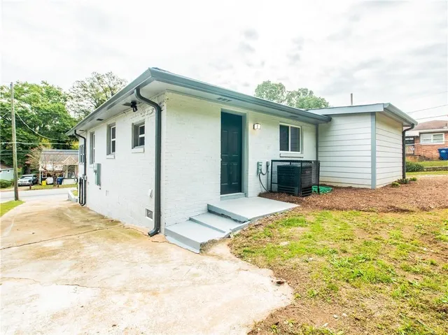 $2,300 | 120 Burbank Drive Northwest, Atlanta, GA 30314