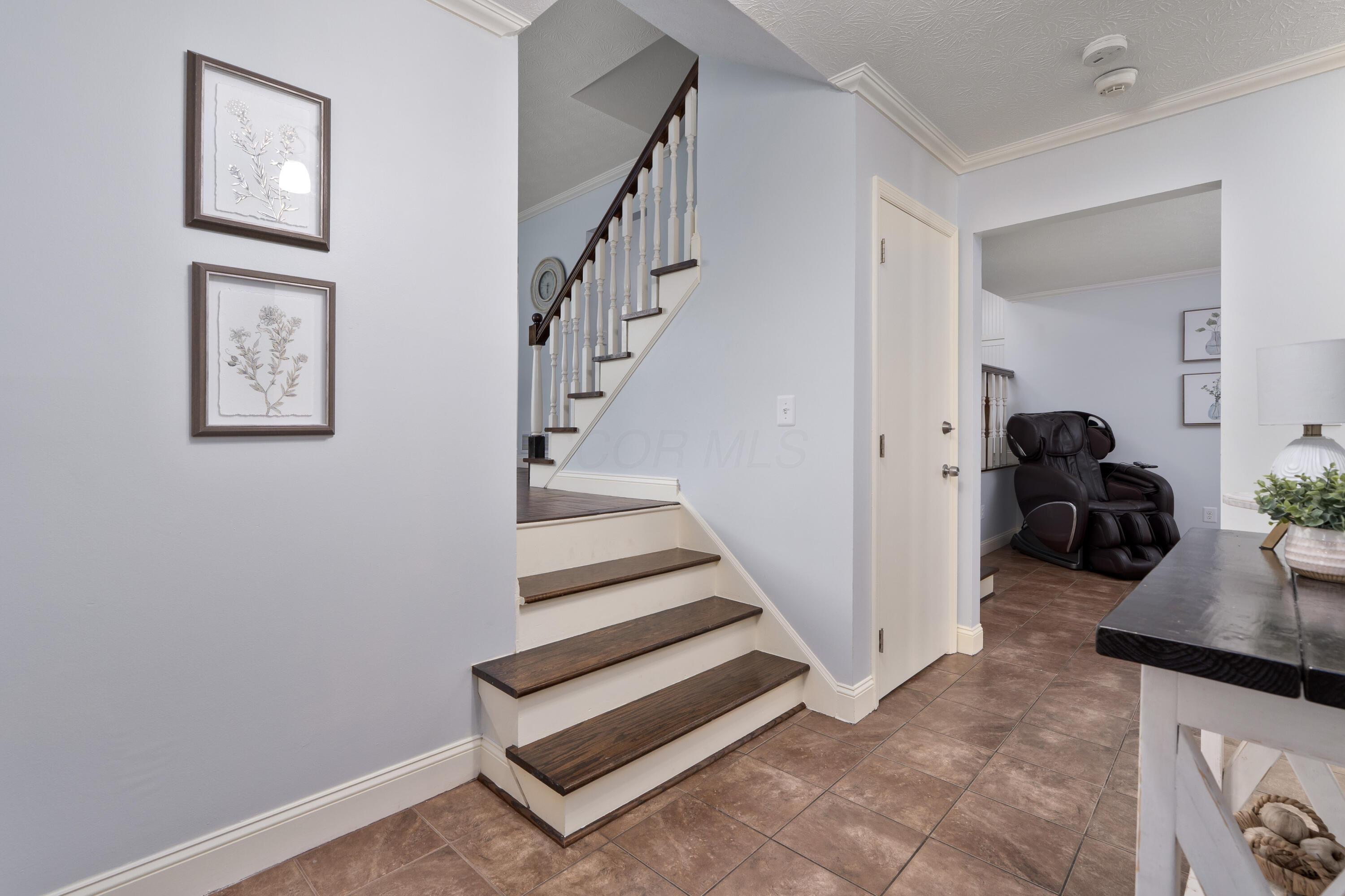8036 Smoke Road Southwest Pataskala, OH 43062 - Photo 11 of 51 Spacious entryway