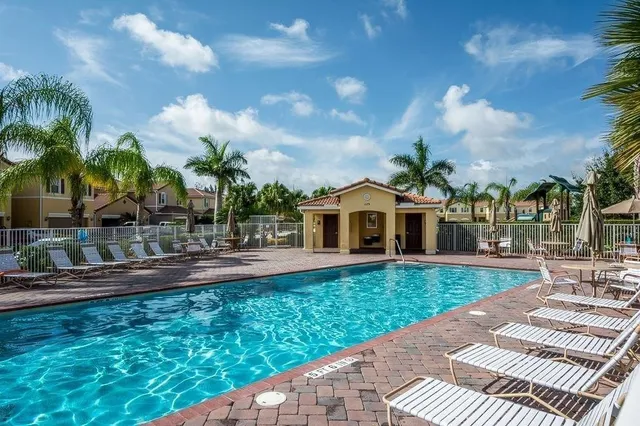 $319,500 | 1041 Normandie Way, Vero Beach, FL 32960