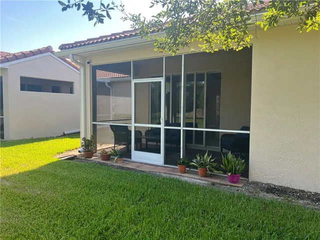 $319,500 | 1041 Normandie Way, Vero Beach, FL 32960