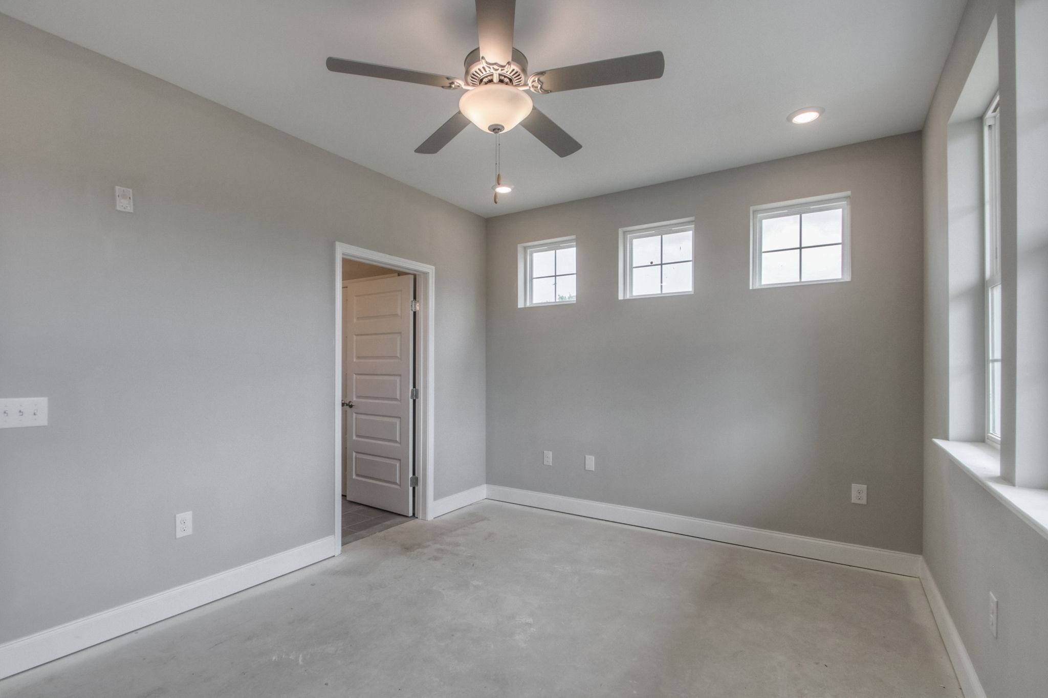 4000 Shadow Green Drive, Unit 4305 Franklin, TN 37064 - Photo 16 of 24 en empty room with windows and ceiling fan
