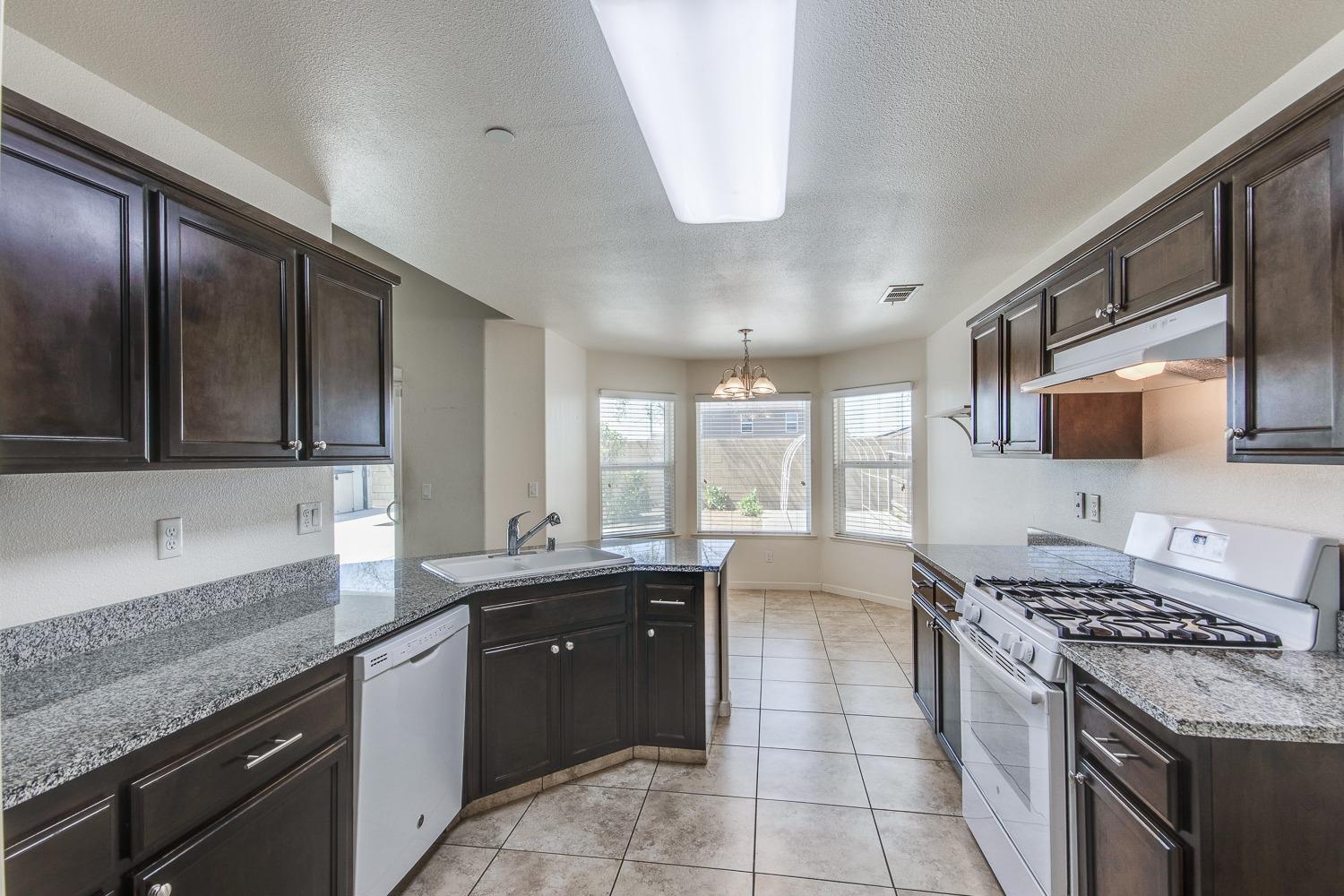 2001 Rawson Avenue Sanger, CA 93657 - Photo 4 of 31