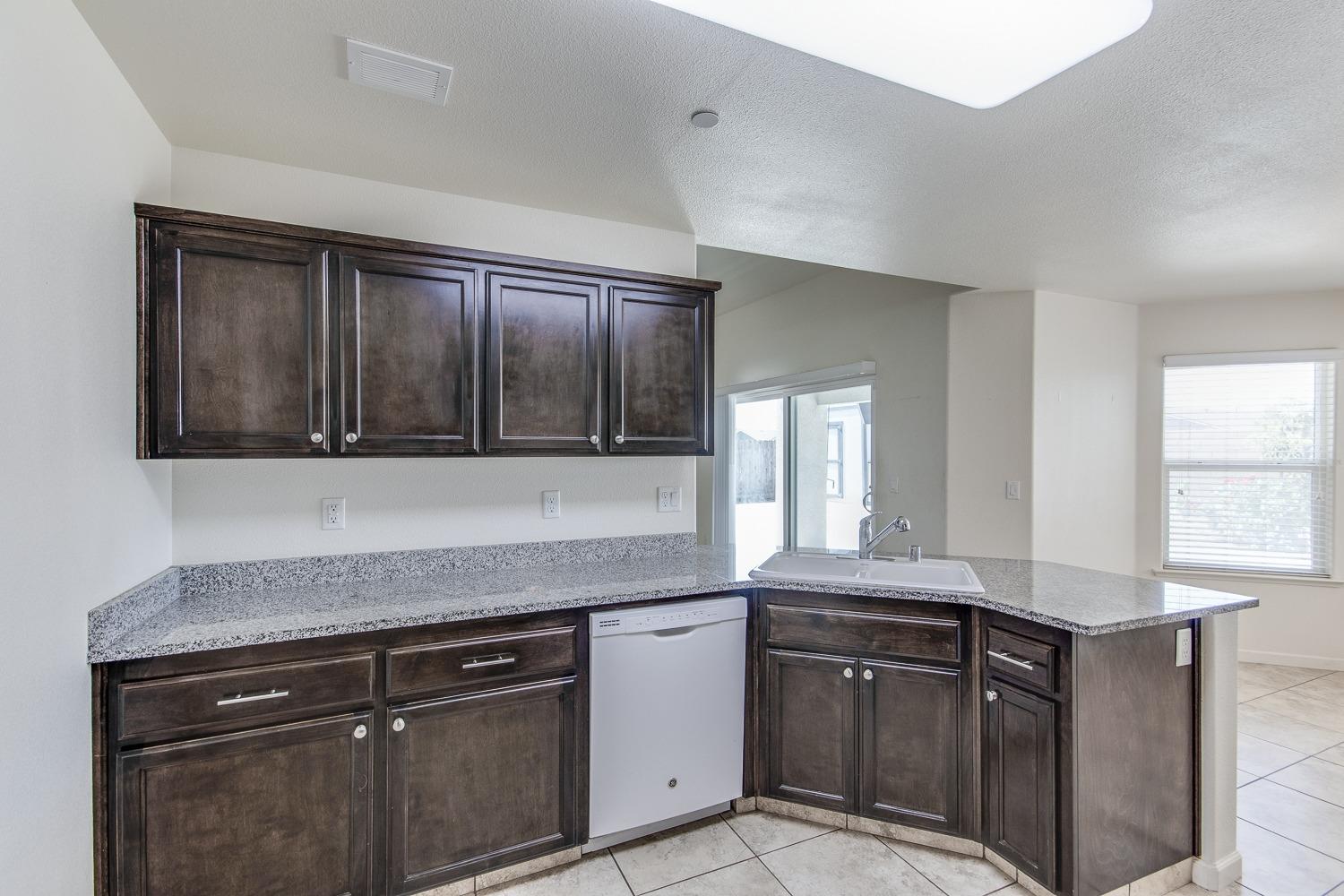 2001 Rawson Avenue Sanger, CA 93657 - Photo 6 of 31