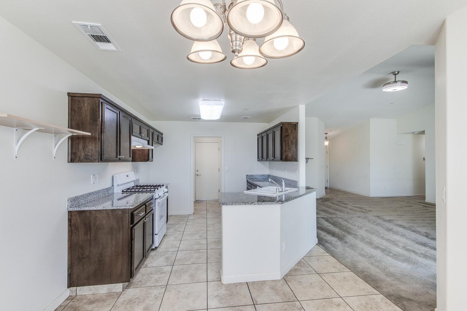 2001 Rawson Avenue Sanger, CA 93657 - Photo 7 of 31