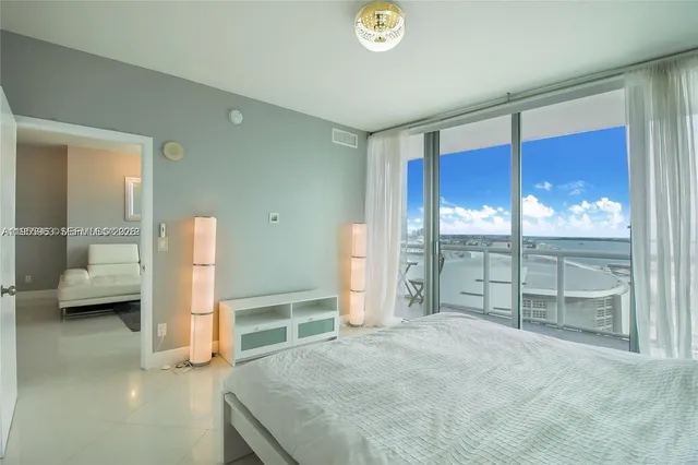 $3,600 | 888 Biscayne Boulevard, Unit 2006, Miami, FL 33132